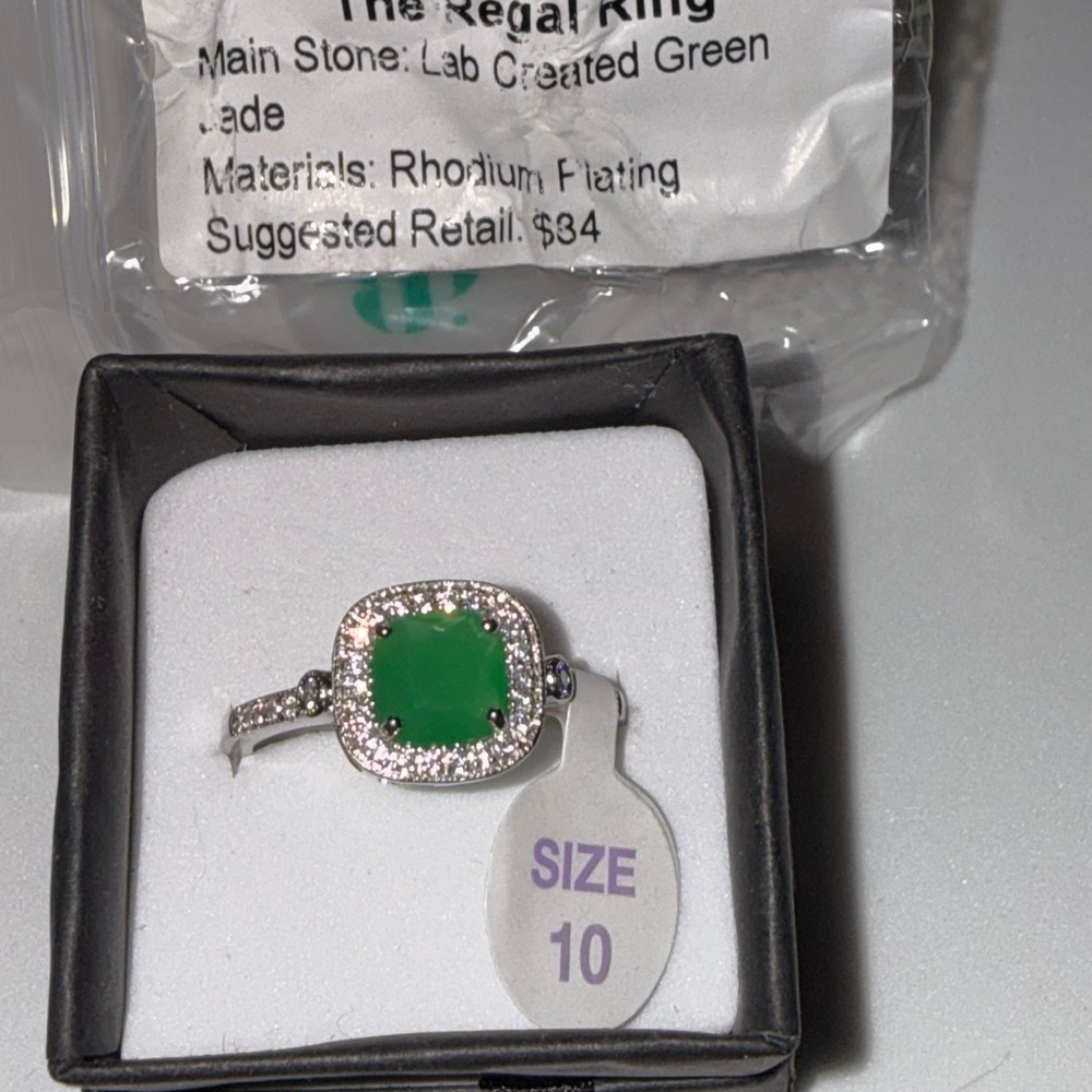 Emerald Elegance Silver Ring